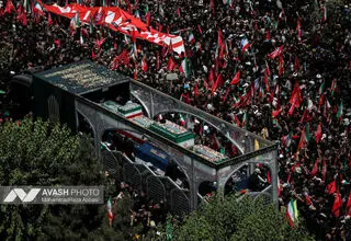 کدام مقام از پیکر رهبر شهید در مشهد استقبال کرد؟