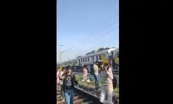  برخورد شدید یک قطار مسافربری با یک قطار باری در هند+فیلم