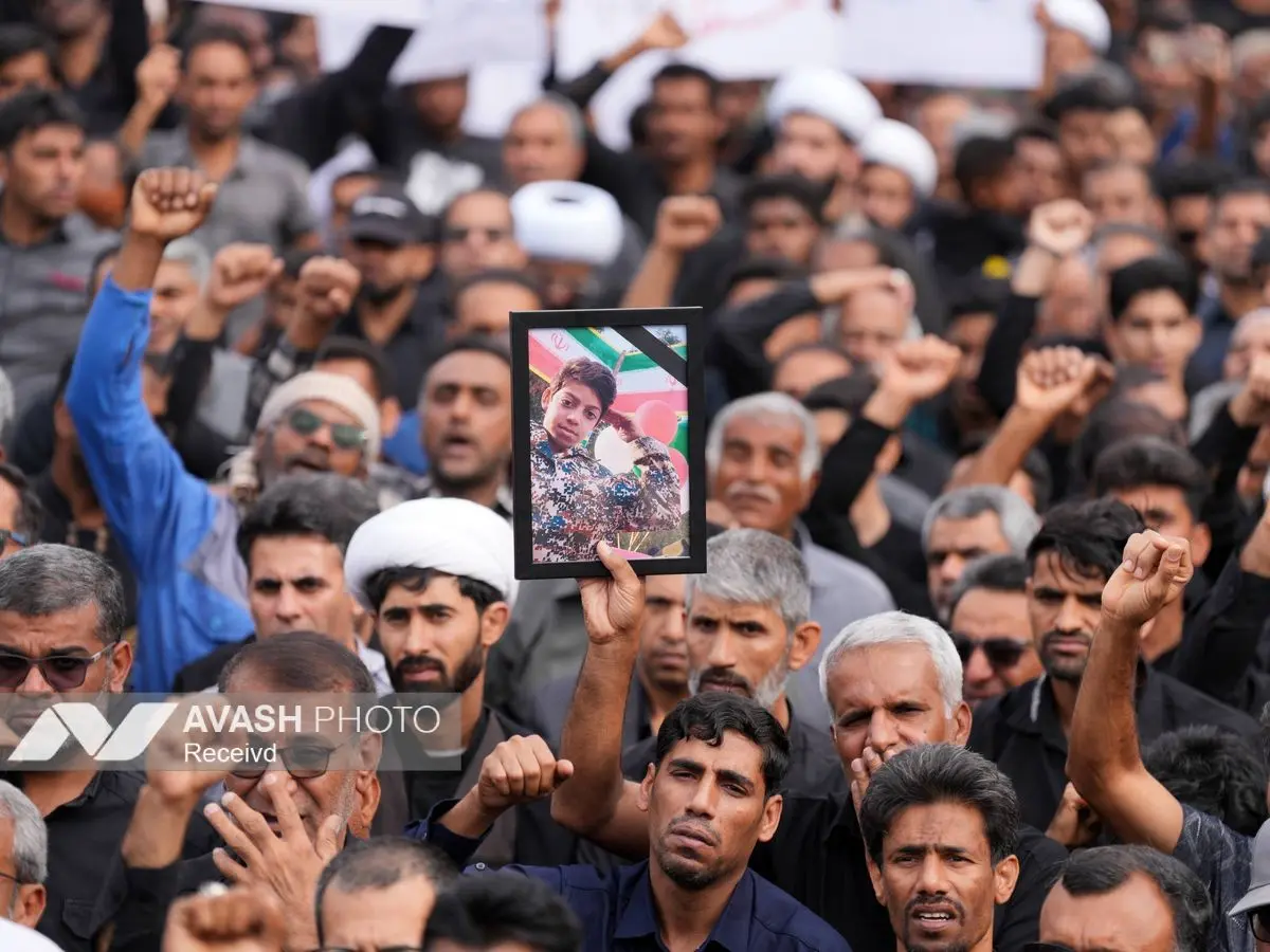 گزارش نصویری/ تشییع پیکر شهدای مدرسه میناب