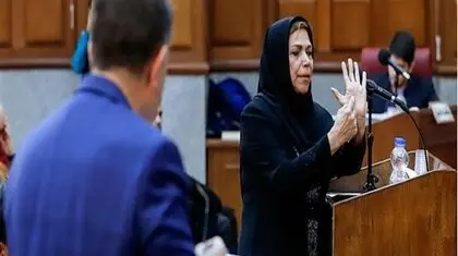 استقبال جالب از یک زن خاص