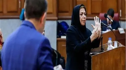 استقبال جالب از یک زن خاص