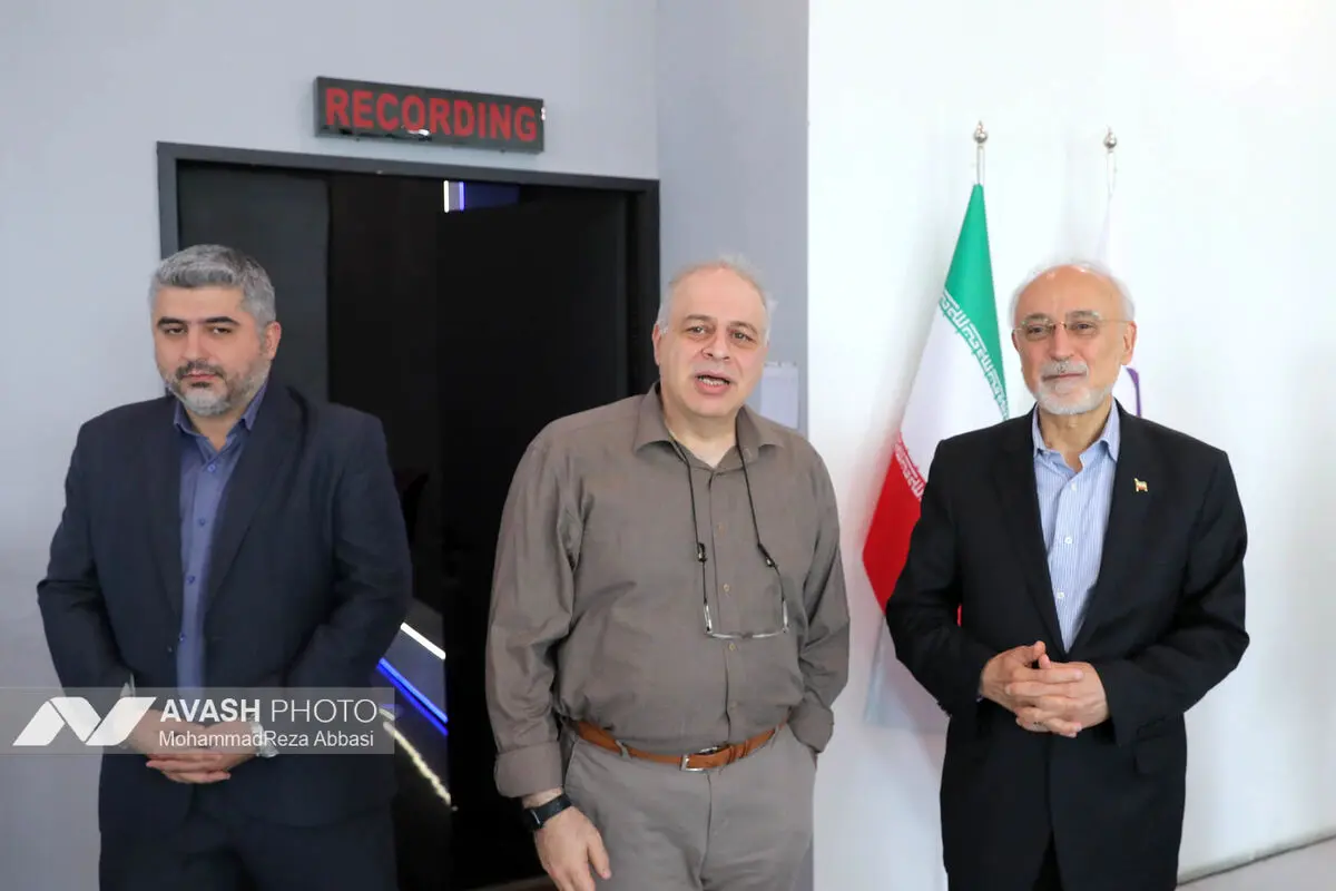 بازدید علی اکبر صالحی از تحریریه خبرگزاری آوش