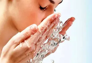 فواید شستن صورت با آب سرد