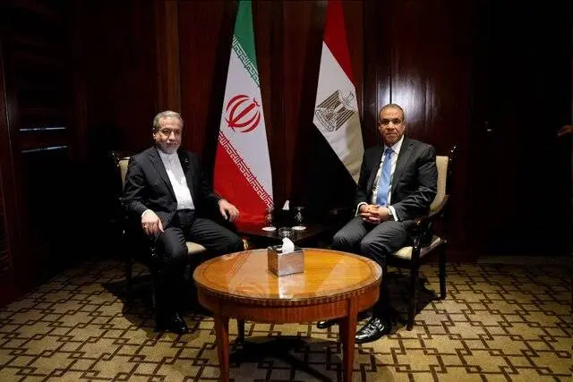 دیدار عراقچی با وزیر خارجه مصر در قاهره
