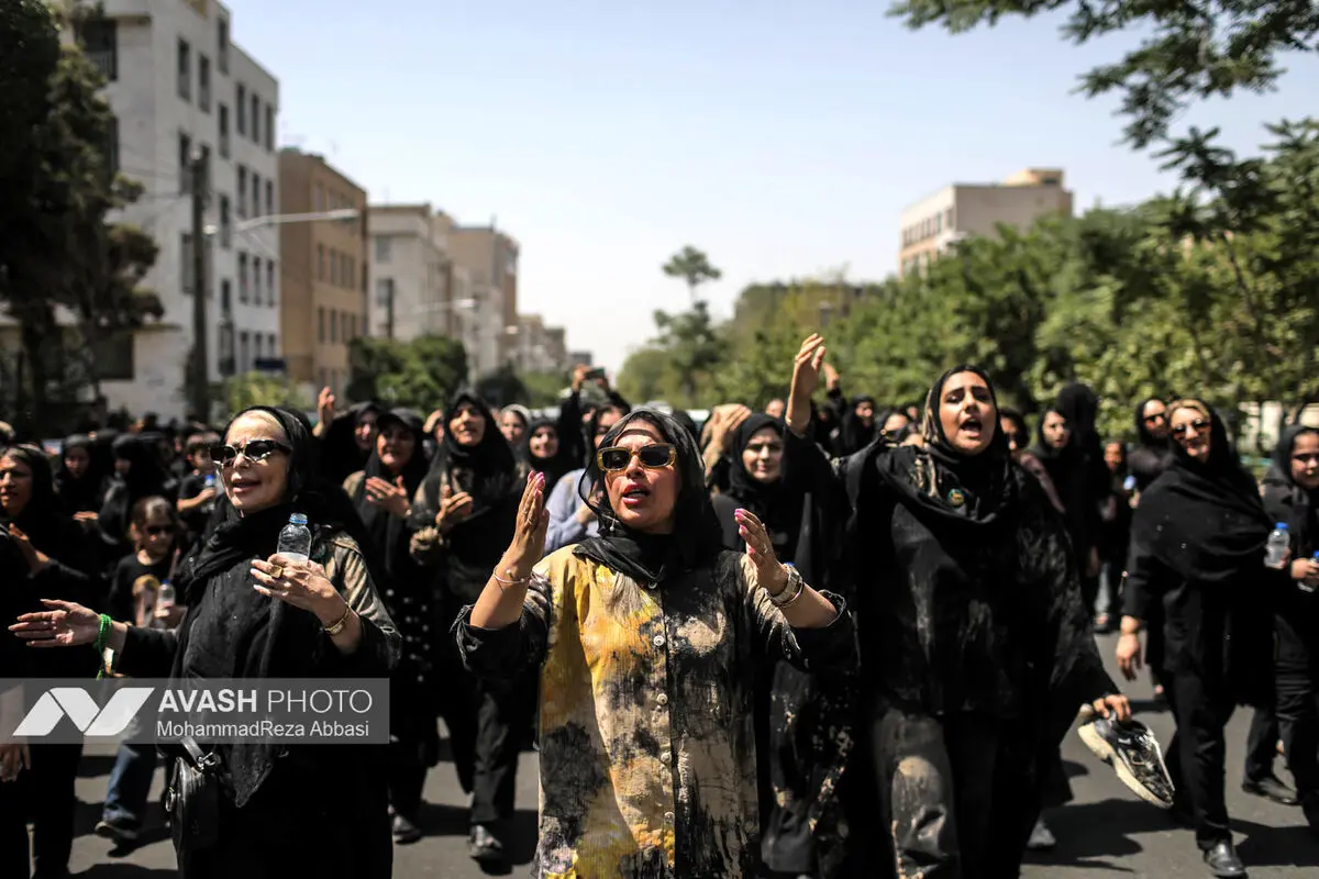 آئین سنتی گل مالی لرستانی های مقیم تهران در روز عاشورا