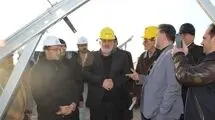 بازدید وزیر نیرو از دو سایت در حال احداث نیروگاه‌های خورشیدی