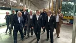 عراقچی از کارخانه شیشه آذر بازدید کرد