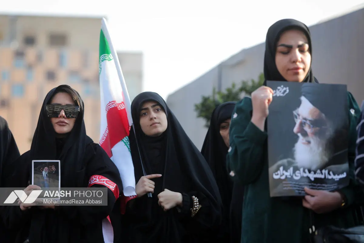 تشییع پیکر ۳۵ شهید جنگ رمضان در تهران