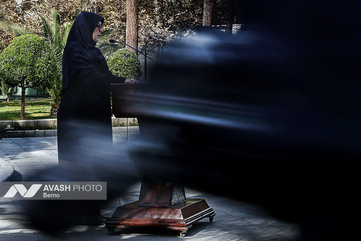 اعضای هیأت دولت در جمع خبرنگاران