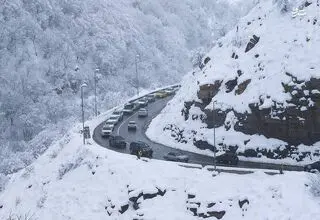 برف آزادراه تهران– شمال را مسدود کرد