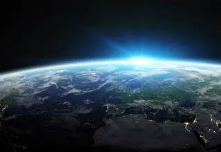 اگر یک سوزن با سرعت نور به زمین برخورد کند چه می‌شود؟