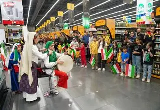 شاهنامه خوانی و تئاتر خیابانی در شیراز 