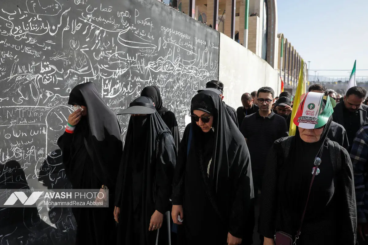 اقامه نماز بر پیکر رهبر شهید انقلاب در مصلای تهران