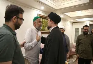 سیدحسن خمینی از دستیار ویژه رئیس جمهور عیادت کرد