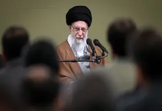 رهبر انقلاب: دوره ما می‌تواند دوره «سعدی و حافظ و نظامی آفرین» باشد 