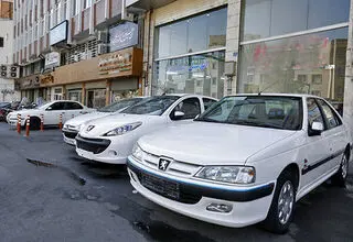ثبت نوسان قیمتی در محصولات ایران‌خودرو و سایپا؛ صعود قیمت دنا، پژو و شاهین  