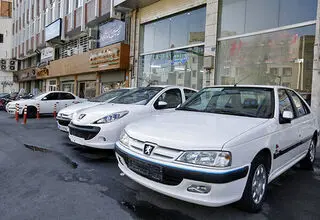 ثبت نوسان قیمتی در محصولات ایران‌خودرو و سایپا؛ صعود قیمت دنا، پژو و شاهین  