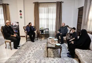 حضور قالیباف در منزل سرلشکر شهید غلامرضا محرابی

