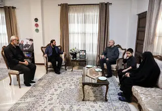 حضور قالیباف در منزل سرلشکر شهید غلامرضا محرابی

