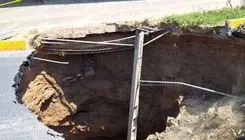 فرونشست خطرناک در این شهر و مسدود شدن کامل خیابان