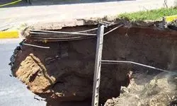 فرونشست خطرناک در این شهر و مسدود شدن کامل خیابان