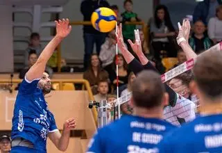 یاران عبادی‌پور شکست خوردند