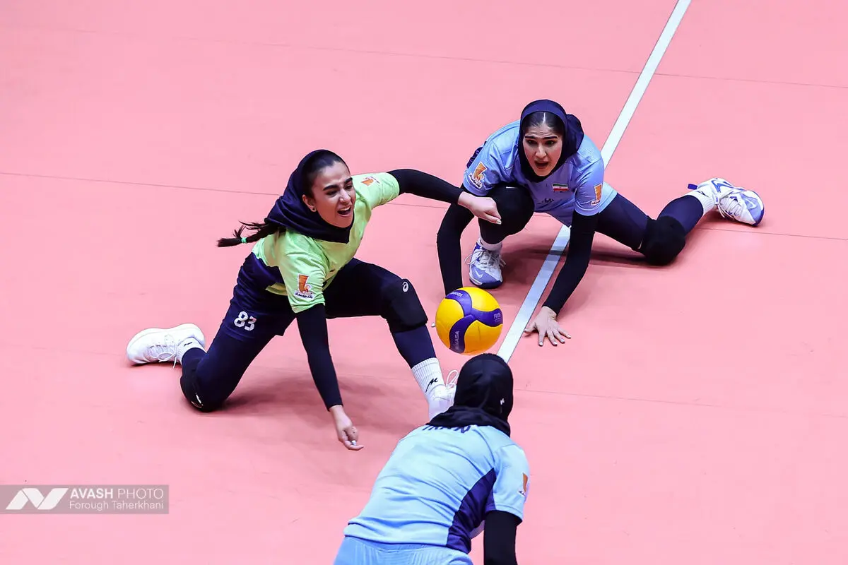 بازی تدارکاتی تیم ملی بزرگسال والیبال با تیم زیر ۱۸ سال