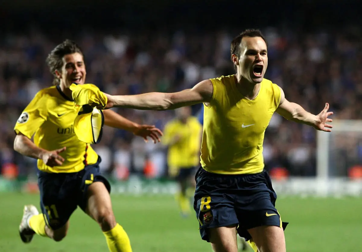 حرکت تحریک‌آمیز بارسلونا با آوردن تصویر چاپ‌شده‌ی اینیستا به استمفوردبریج! + عکس