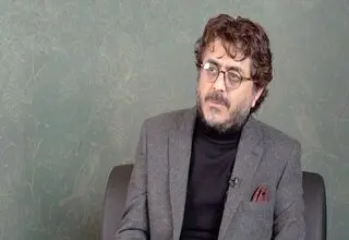 مهران مدیری زیاد از بداهه‌گویی در کارهایش استفاده می‌کند