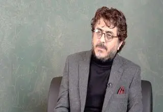 مهران مدیری زیاد از بداهه‌گویی در کارهایش استفاده می‌کند