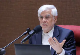 عارف: تمدنی که هزاران سال از تلاطم‌ها عبور کرده، با لفاظی‌های عصر حجری ترامپ لرزه بر اندامش نمی‌افتد 