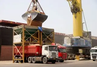 ترخیص و واردات ۲۳۲ هزار تن کالای اساسی از گمرکات کشور