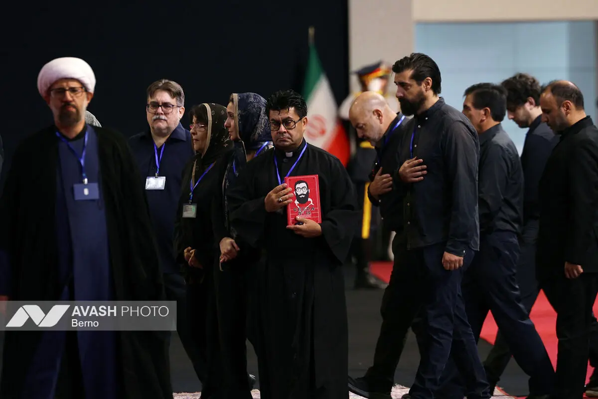 ادای احترام فرهیختگان و هیأت‌های دینی و شخصیت‌های سیاسی و فرهنگی کشورهای جهان