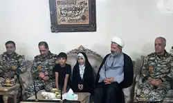 دیدار امیر سرتیپ صباحی فرد با خانواده یکی از شهدای ارتش در جنگ ۱۲ روزه
