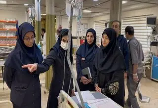 عیادت رئیس سازمان محیط زیست از مجروحان حملات اخیر در بیمارستان فیروزگر تهران