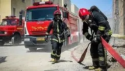 آتش‌سوزی انبار لوازم یدکی موتورسیکلت در خیابان مولوی