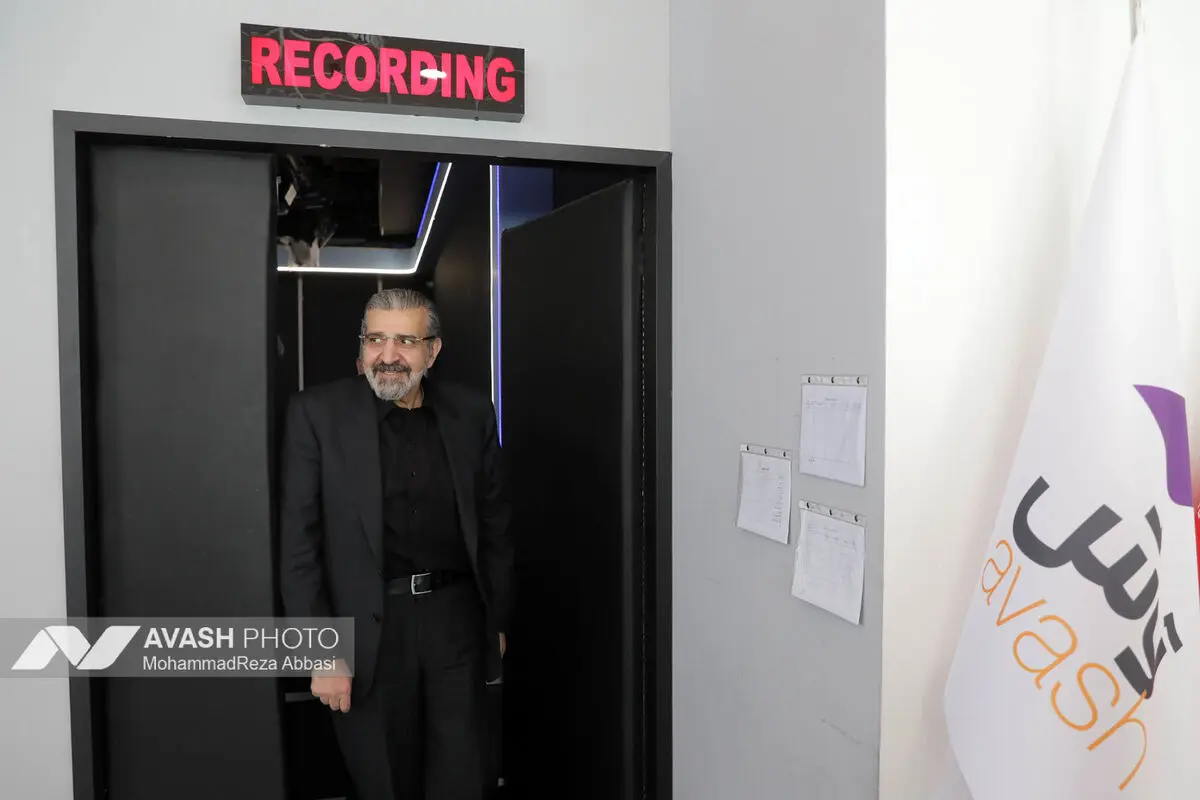 بازدید صادق خرازی از خبرگزاری آوش