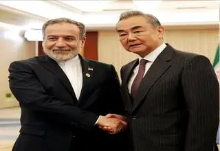 تأکید عراقچی و وانگ یی بر گسترش همکاری‌ و مقابله با یک‌جانبه‌گرایی            