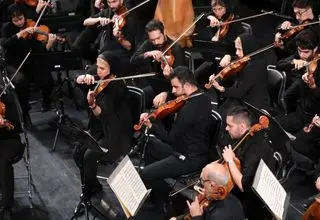 ارکستر سمفونیک تهران، تالار وحدت را به اکتبر ۱۹۰۴ برد 