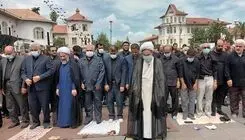 اقامه نماز ظهر عاشورا در سراسر کشور