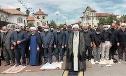 اقامه نماز ظهر عاشورا در سراسر کشور