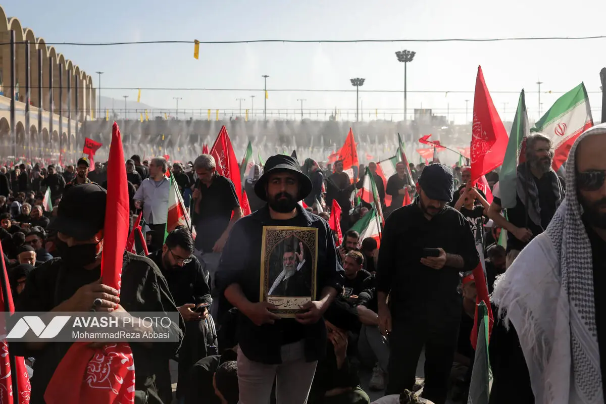 اقامه نماز بر پیکر رهبر شهید انقلاب در مصلای تهران