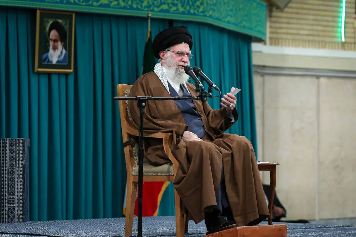 رهبر انقلاب: زن، کارگزار خانه نیست مدیر است