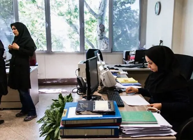 ضوابط رفت‌وآمد کارکنان ابلاغ شد/ دورکاری حداقل ۲ روز در هفته برای واجدان شرایط