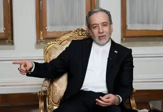 عراقچی: اگر آمریکا جنگ را به دیپلماسی ترجیح دهد دچار شکستی راهبردی به‌مراتب بزرگ‌تر می‌شود