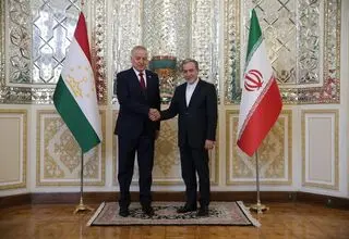 عراقچی با وزیر امور خارجه تاجیکستان دیدار کرد