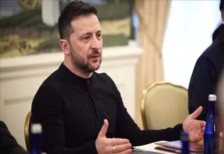 زلنسکی: کمک نظامی آمریکا به اوکراین رایگان نیست