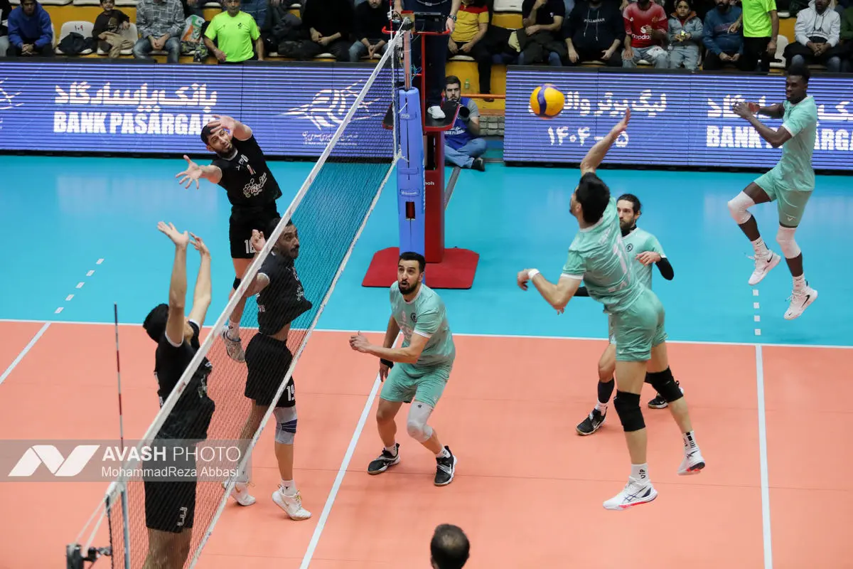 دیدار تیم های والیبال پیکان تهران و رازین پلیمر