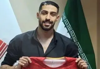 یک مدافع به فولاد پیوست
