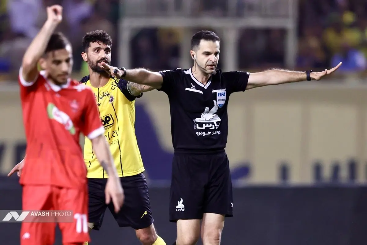 دیدار تیم های فوتبال سپاهان اصفهان و پرسپولیس تهران